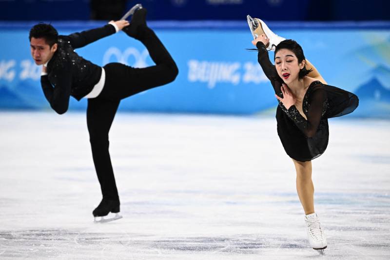 China's Han, Sui break record but face close Olympic figure skating final