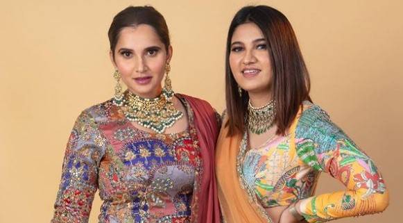 Sania Mirza & sister caught ‘judging people’ on the street 