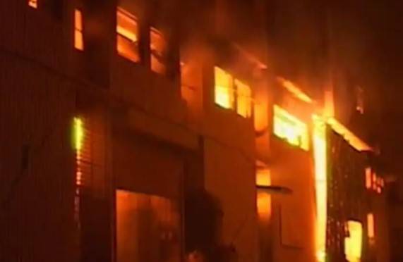 Fire at Karachi dyeing factory reduces cloth to ashes