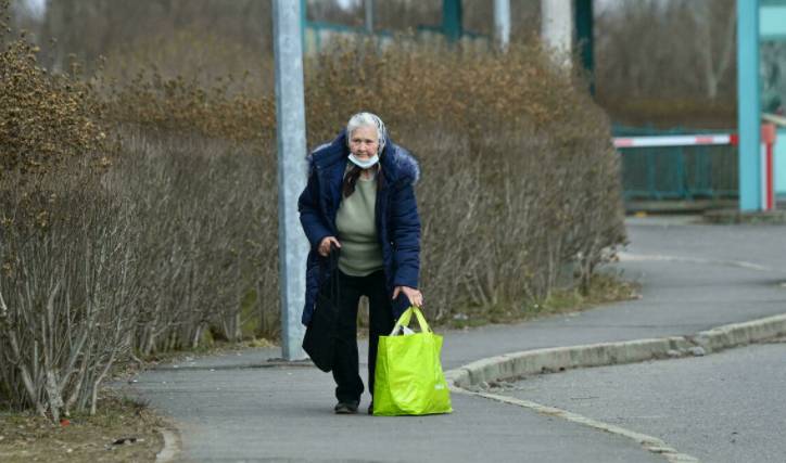 Helpful Hungarians rush to aid of fleeing Ukrainians