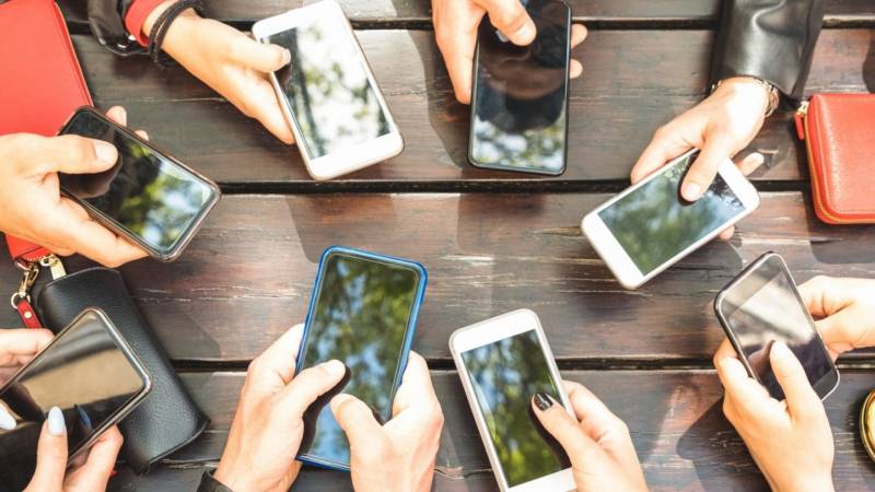 Govt to provide smartphones to all with data package on installments soon