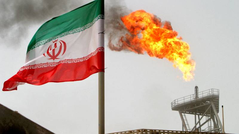 Iran says ready to raise oil output once sanctions lifted