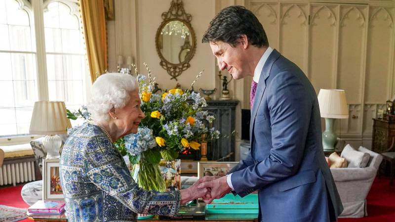 Queen Elizabeth II greets Trudeau in person after Covid scare