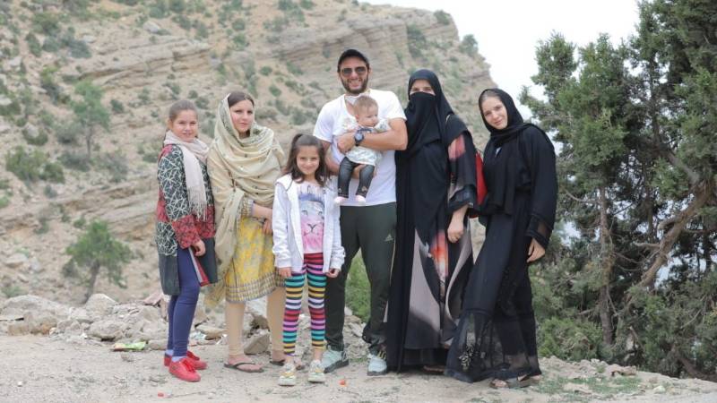 Shahid Afridi wins fans’ hearts with wonderful message on Women’s Day