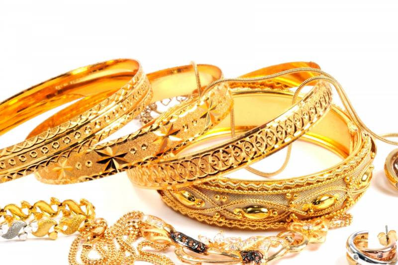 Gold price witnesses slight drop