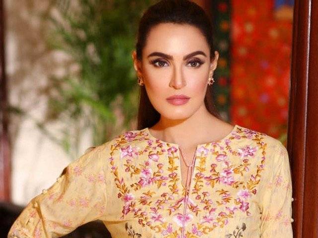 Nadia Hussain inspires fans by flaunting ageless looks in brownish outfit