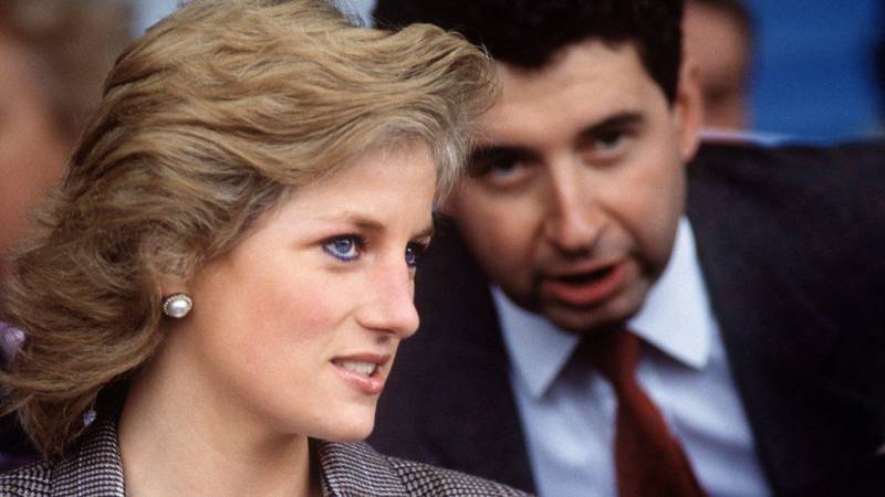 BBC pays 'substantial sum' to Diana aide over 1995 interview