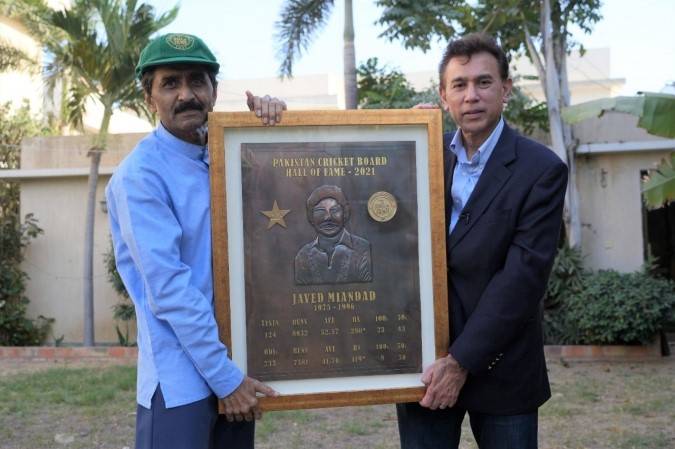 Javed Miandad formally inducted into the PCB Hall of Fame