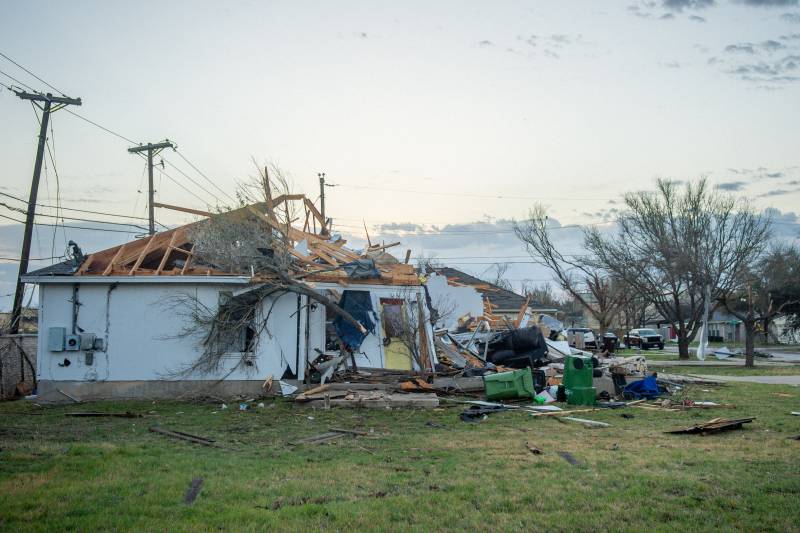 Deadly tornado destroys homes near US city of New Orleans