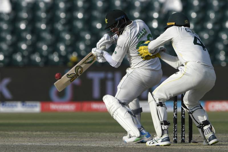 Pakistan and Australia tussle for win after Khawaja, Smith milestones