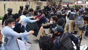 Quetta police arrest protesting doctors, paramedics near CM House