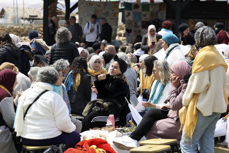 Israeli and Palestinian mothers gather for peace by Dead Sea