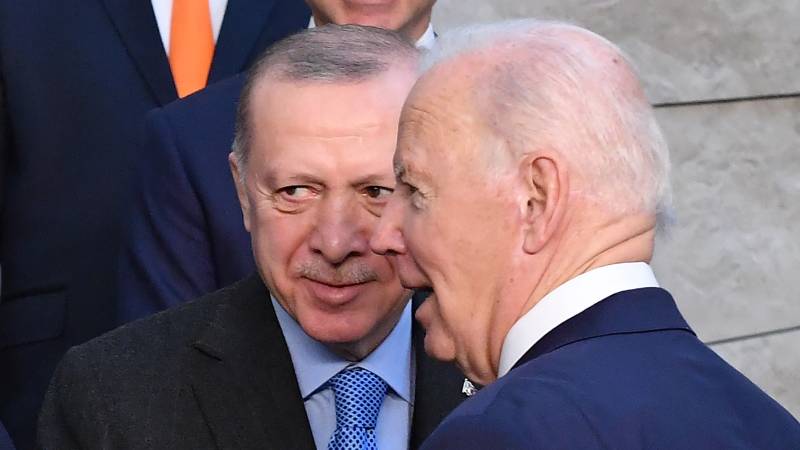 Erdogan to tell Putin to be 'architect of peace'