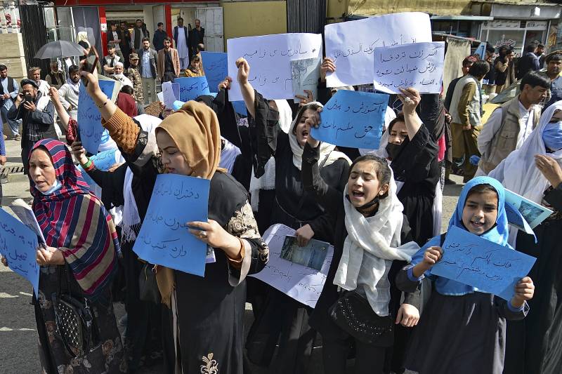 Afghan schoolgirls stage protest in Kabul