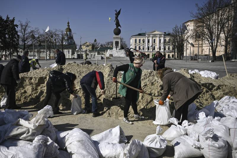 Daily life in Kharkiv under fierce Russian bombardment