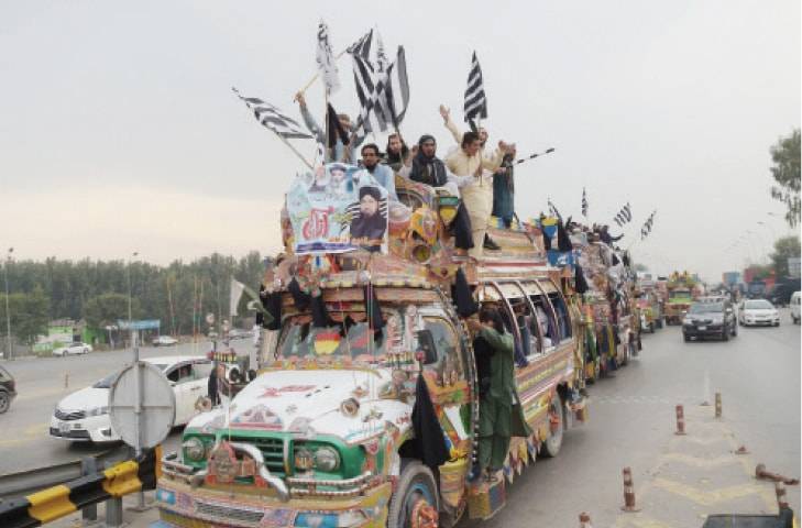 Unknown persons hurl stones at JUI convoy in Islamabad, 2 vehicles damaged