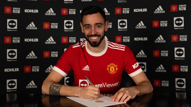 Fernandes signs new Man Utd deal till 2026