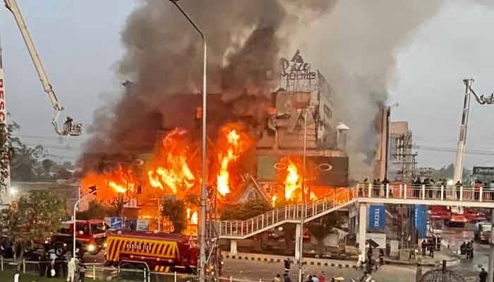 Fire guts departmental store in Lahore