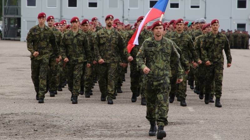 Czechs send 250 soldiers to Slovakia to set up NATO battlegroup