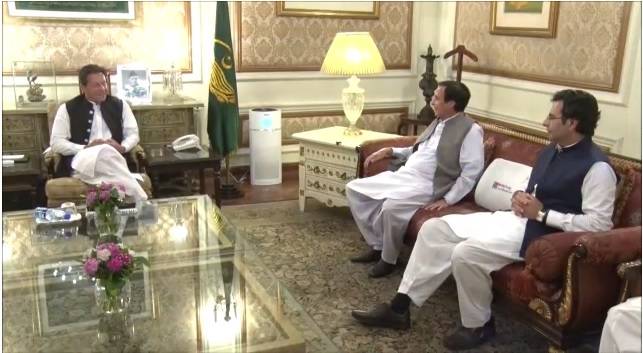 PM discusses political situation with Ch Pervaiz, Moonis Elahi