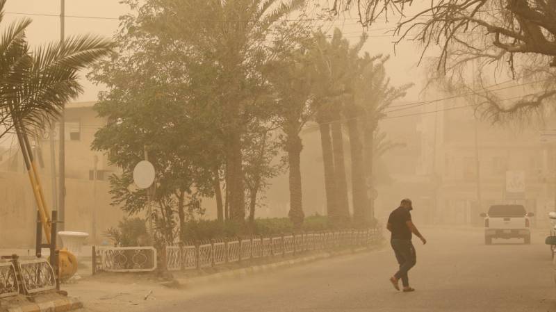 Dozens hospitalised as Iraq gripped by dust storm