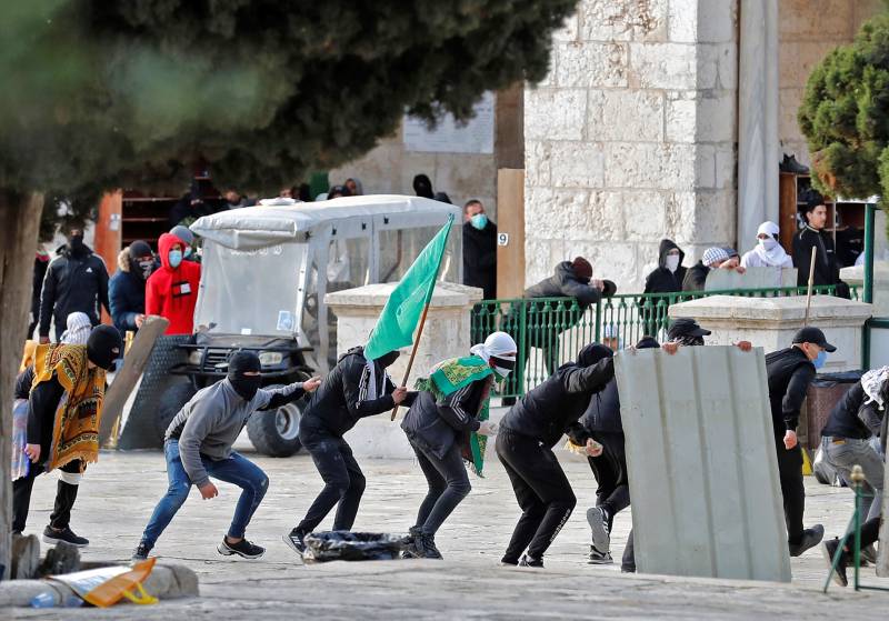 Dozens wounded in clashes at Jerusalem's Al-Aqsa mosque compound