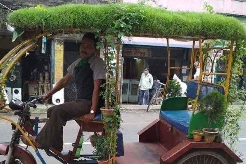 Delhi driver grows garden on autorickshaw roof to beat the heat