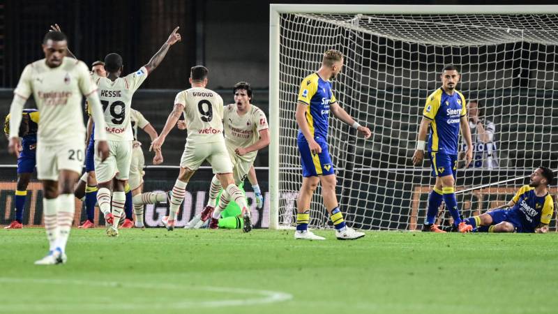 AC Milan's Italian midfielder Sandro Tonali (Rear C) celebrates after scoring an equalizer during the Italian Serie A football match between Hellas Verona and AC Milan at the Marcantonio-Bentegodi stadium in Verona. AFP