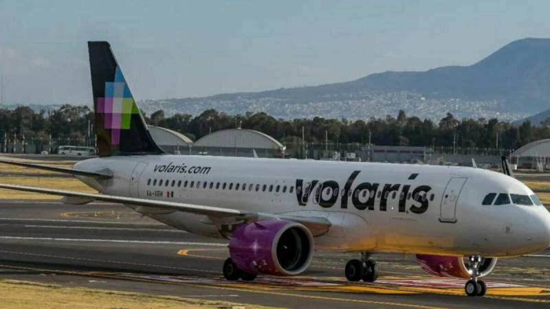 Jetliner aborts landing in Mexico to avoid another plane