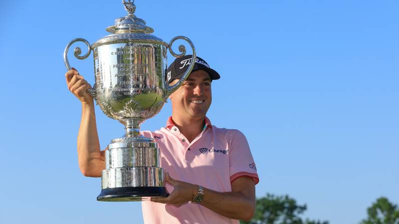 Justin Thomas of the United States poses with the Wanamaker Trophy. AFP