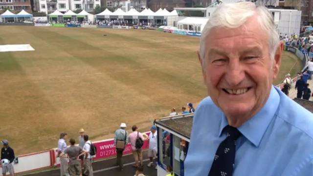 Former England cricketer Jim Parks dies aged 90