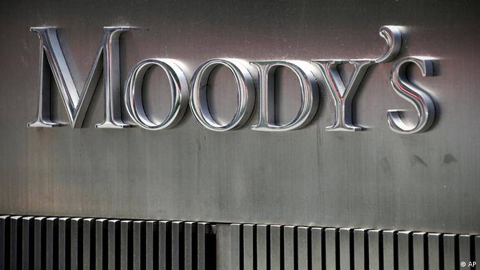 Moody's downgrades Pakistan's outlook to negative from stable