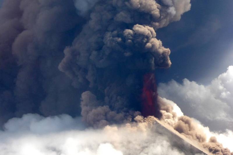 Papua New Guinea's Ulawun volcano erupts