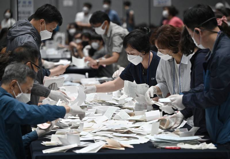 South Korean ruling party wins landslide in local elections