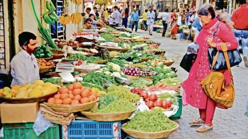 Global food prices fall again but wheat soars