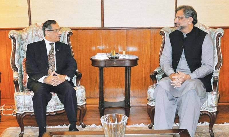 Former PM Abbasi exposes blackmailing of ex-CJP to him