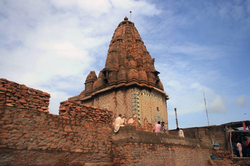 Thieves sweep donation box of Hindu temple in Larkana