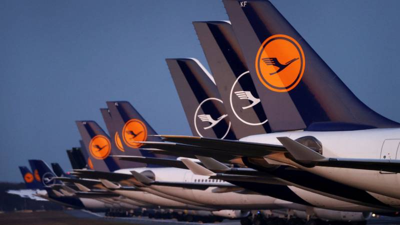 Lufthansa axes hundreds of flights over staff shortages