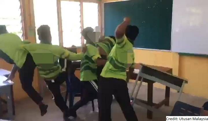 A text message to girl leads to students fight in Multan