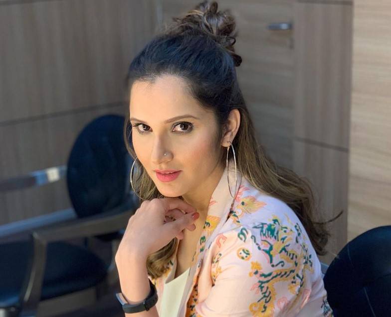 Sania Mirza wows in eye-catching yoga clip