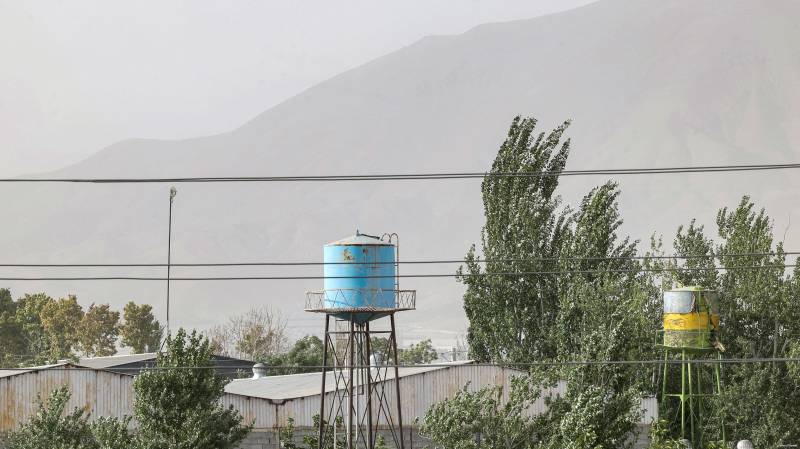 Several Iran provinces shutter public buildings over sandstorm pollution