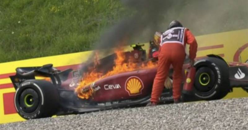 Sainz retires with Ferrari in flames in Austria