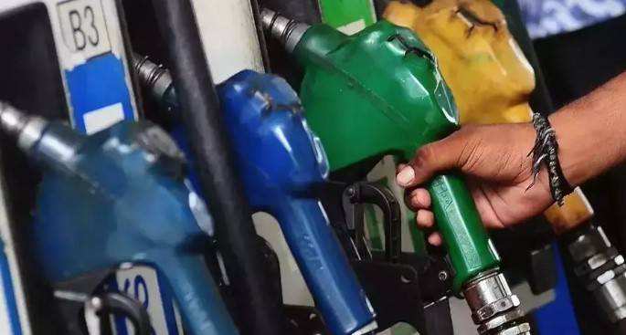 Rs25 per litre cut in diesel price, Rs10 in petrol rate on the cards