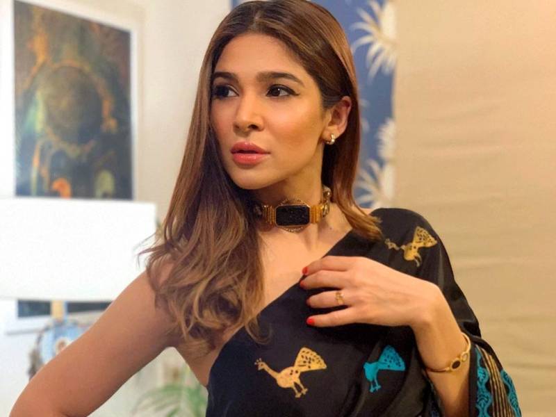 Ayesha Omer, Turkish actor İlhan Şen sizzling picture goes viral 