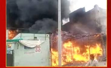 Fire engulfs Lunda Bazaar in Pattoki