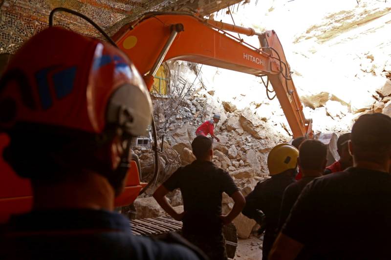 Two more bodies pulled from Iraq shrine landslide