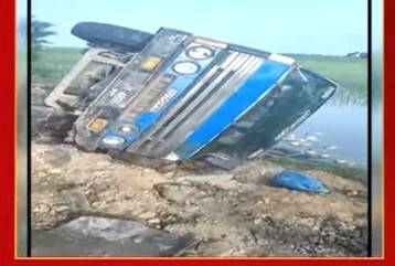 Two die as relief truck overturns in Badin