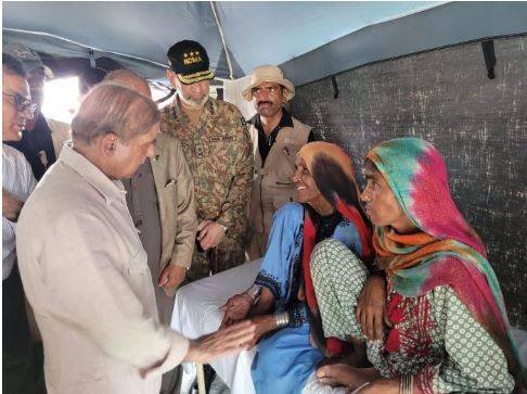 Prime Minister Shehbaz Sharif interacting with flood affectees during his visit to a relief camp in Sohbatpur district, Balochistan 