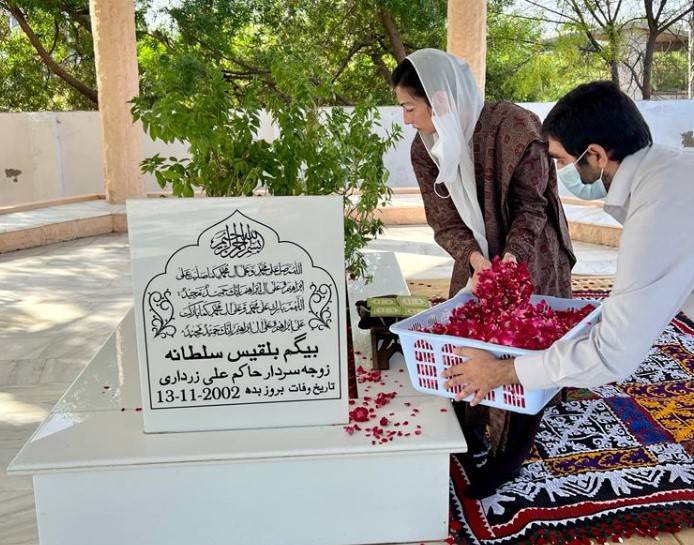 PPP Co-Chairman Asif Ali Zardari’s daughter Aseefa Bhutto Zardari on Wednesday visited the family’s ancestral graveyard in Nawabshah