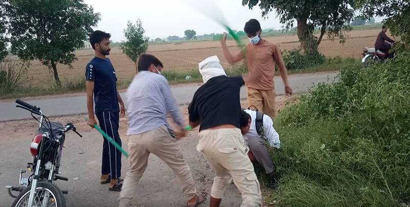 Mob justice: Four youth beat schoolboy brutally in Narowal 